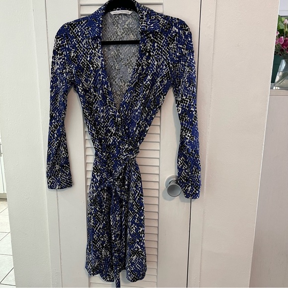 Authentic Diane Von Furstenberg Animal Print Wrap Dress - Picture 4 of 15